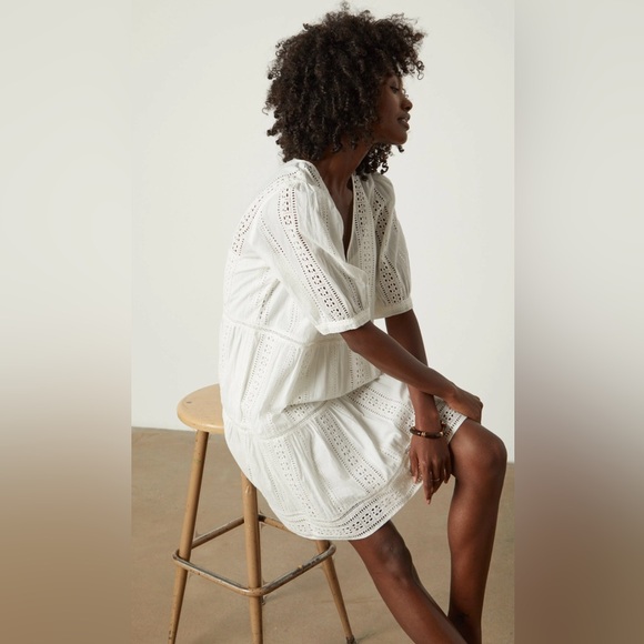 Velvet by Graham and Spencer Embroidered Dress size S - Picture 2 of 7